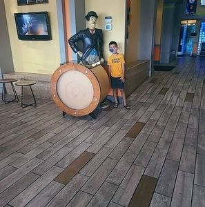 Meet your Posher, Mirian y joel deras